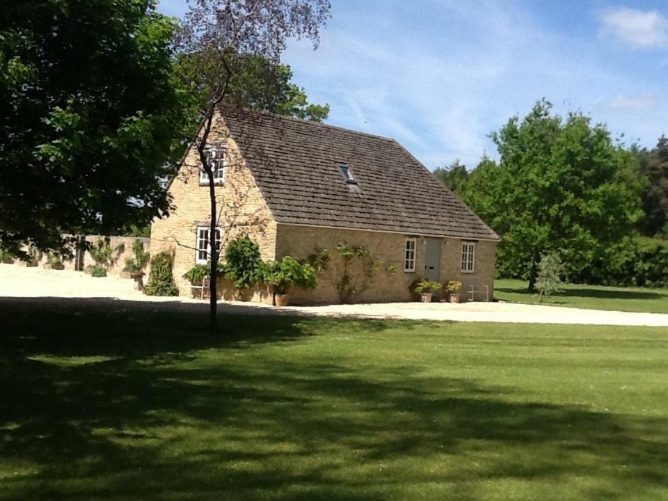 Gardeners Cottage Crudwell Exterior foto